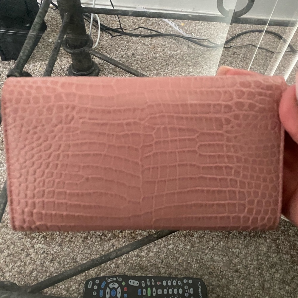 Designer wallet 💕 - Picture 2 of 9